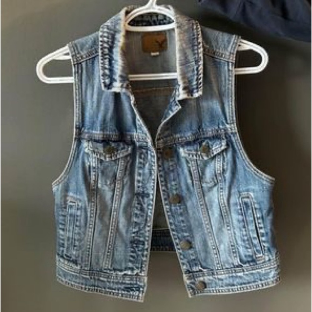 Jean denim vest. a bit shorter. American eagle size M